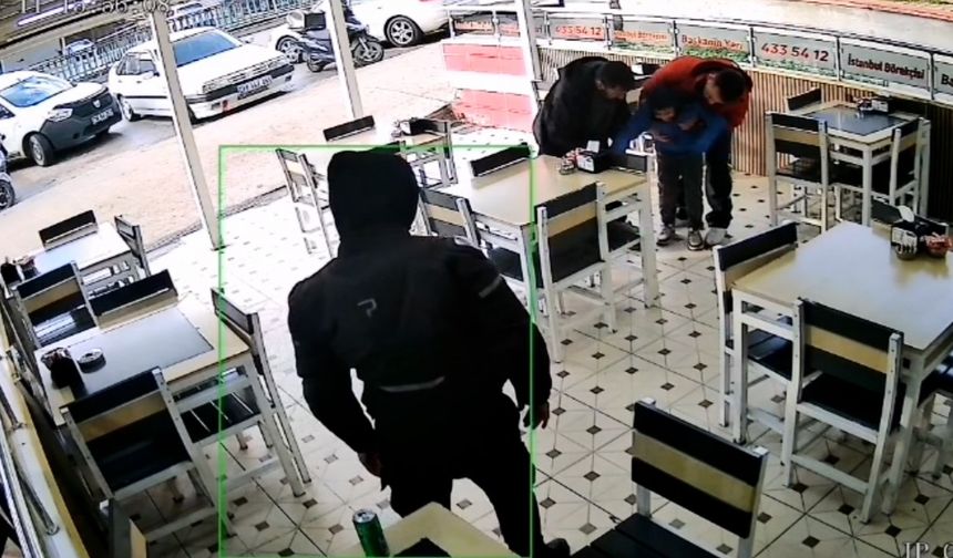 Kurye heimlich manevrasıyla boğulan çocuğu kurtardı!