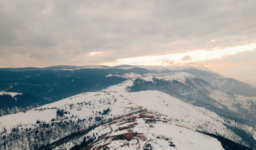Trabzon’un yaylalarından kar manzaraları büyüledi