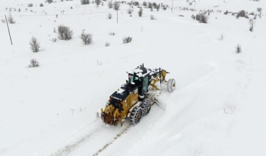Bayburt’ta kar ve tipiden kapanan 44 köy yolu ulaşıma açıldı