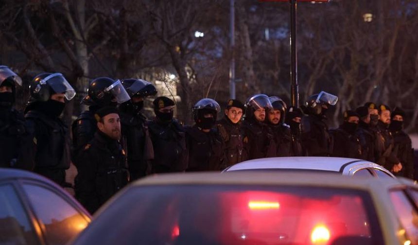 İran’da sokaklar mezarlığa döndü!