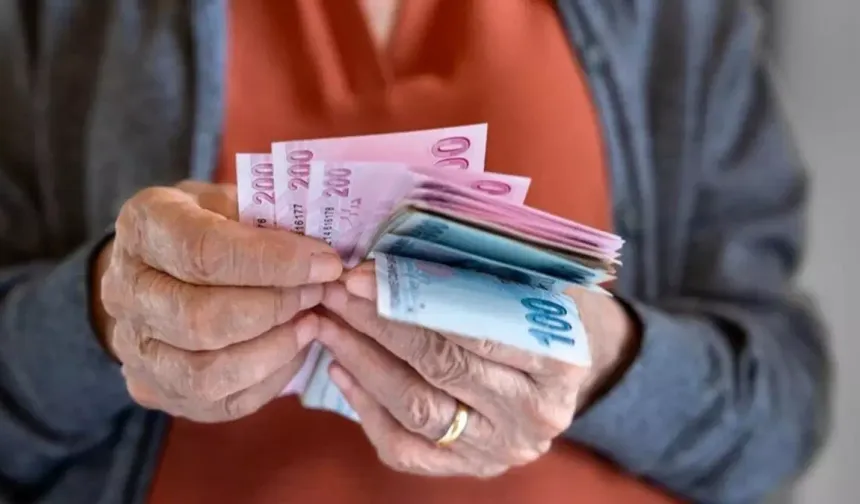 Zamlı emekli maaşları için ödeme takvimi belli oldu