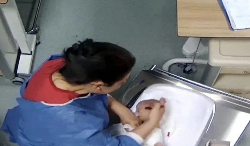 O hemşirenin  bir başka bebeği daha darbettiği görüntüler  ortaya çıktı