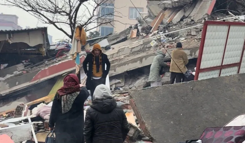 Evladını enkazda kaybetti, görevini bırakmadı! Binlerce hayat kurtardı