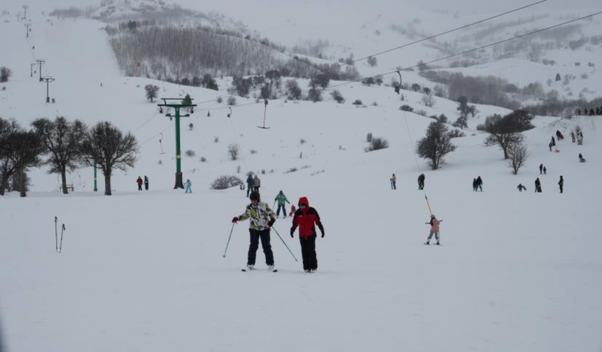 Kayak tutkunları oraya akın etti