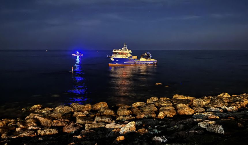 Rize'de balıkçı teknesi karaya oturdu