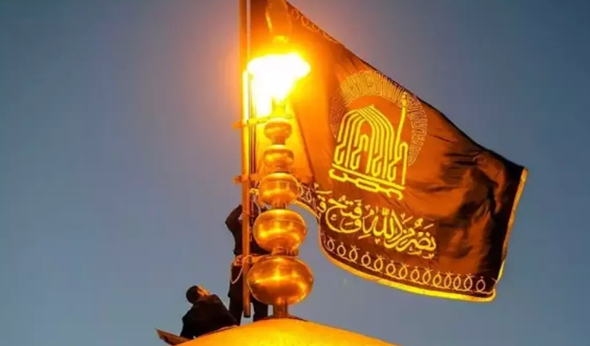 İran'da siyah bayrak göndere çekildi