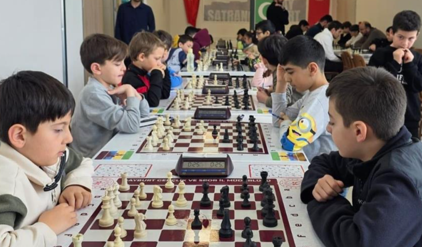 Bayburt'ta Yeşilay Satranç Turnuvası tamamlandı