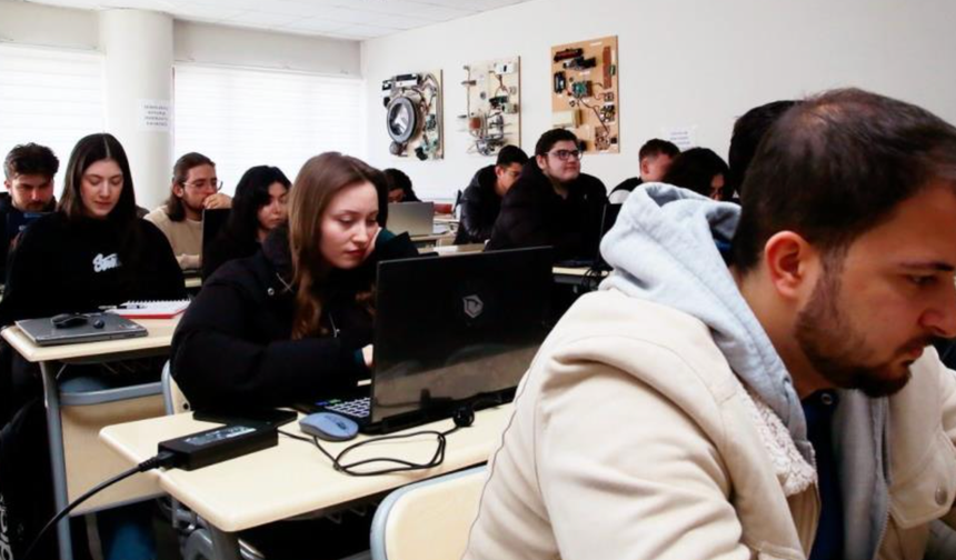 Bayburt Üniversitesi’nde "Türkiye Siber Vatan Programı" eğitimi başladı