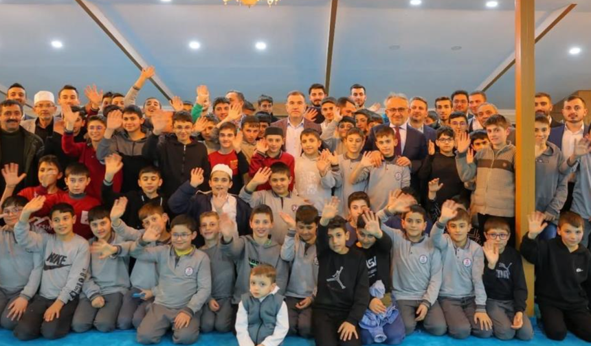 Vali Eldivan hafız adaylarıyla iftarda buluştu