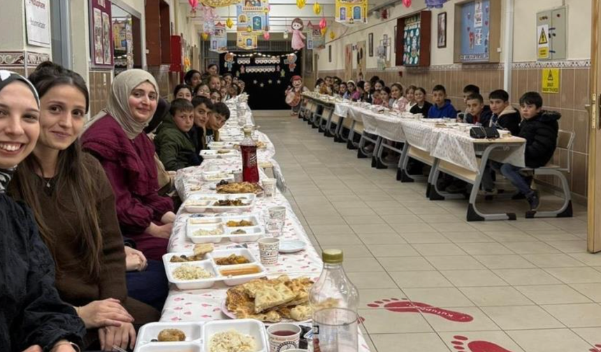 Aydıntepe’de öğretmenler ve öğrenciler iftar sofrasında bir araya geldi
