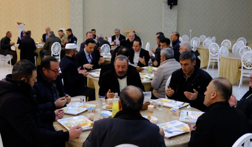 Demirözü’nde şehit aileleri ve gaziler onuruna iftar programı düzenlendi