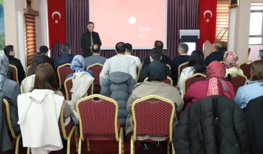 Bayburt’ta aday öğretmenler için uyum semineri başladı