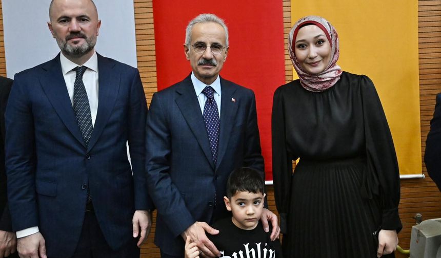 Bakan Uraloğlu, PTT çalışanlarıyla iftarda bir araya geldi!