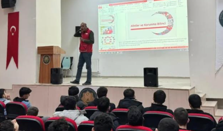 Bayburt’ta öğrencilere afet ve korunma bilinci anlatıldı