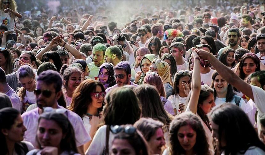 Türkiye’nin genç nüfusu ve yaşam süreleri açıklandı