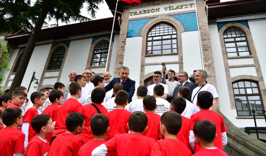 Vali Şahin öğrencileri kabul etti