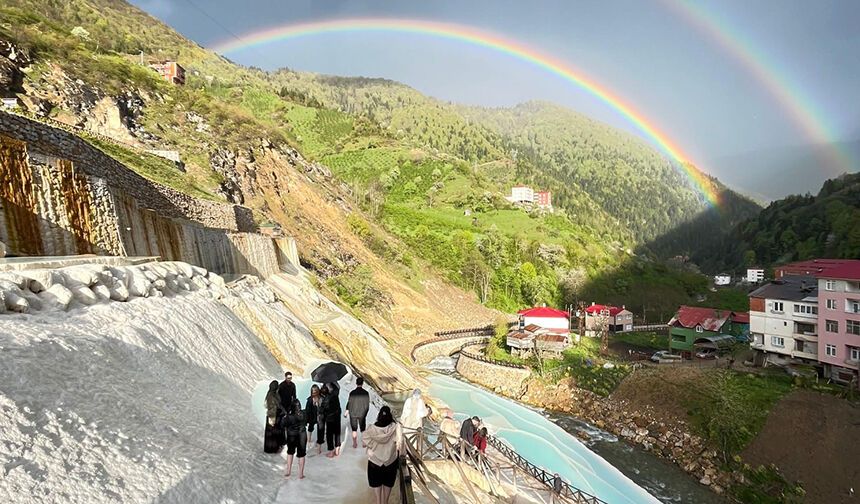 Göksu Travertenleri’nde çift gökkuşağı büyüledi