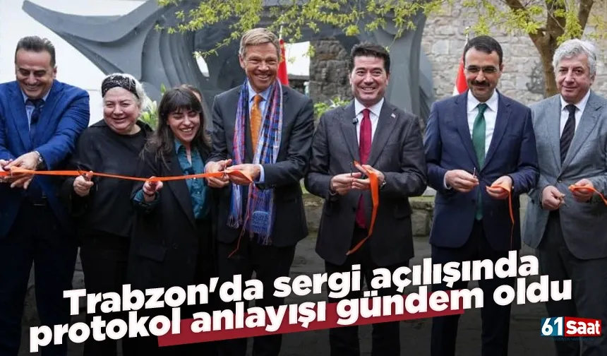 Trabzon'da sergi açılışında sıra tartışması