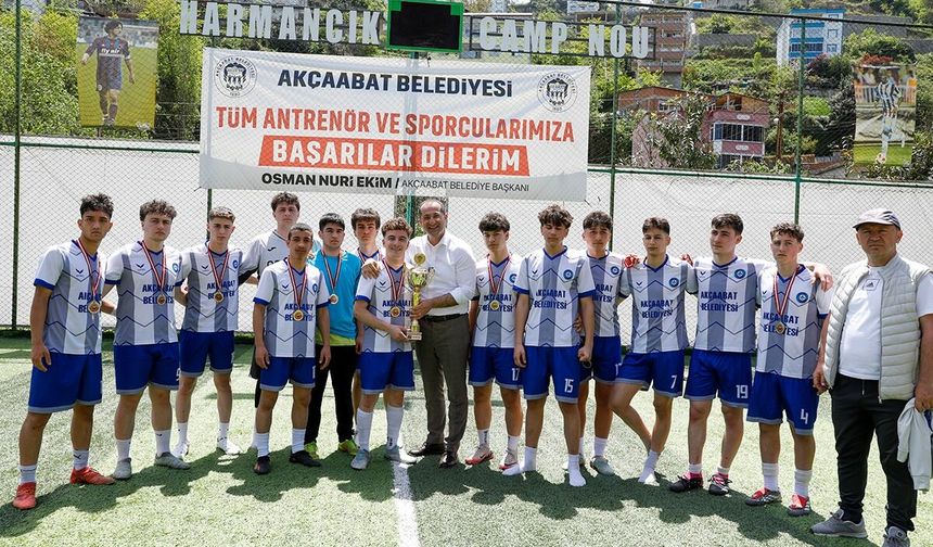 Gençler sahada buluştu! Liseler arası futbol turnuvası tamamladı
