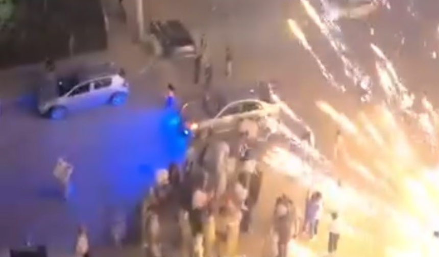 Nişan kutlamasında büyük panik! Havai fişek kalabalığın üzerine patladı