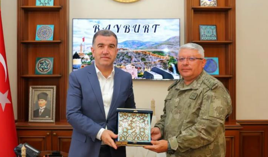 Bayburt Garnizon Komutanlığında görev değişimi
