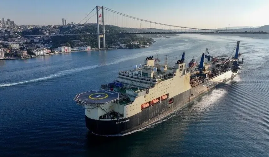 İstanbul Boğazı dev gemi için trafiğe kapatıldı