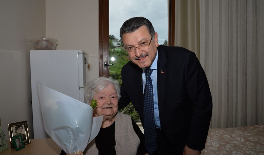 Trabzon Büyükşehir Belediye Başkanı Ahmet Metin Genç, Anneler Günü mesajı!